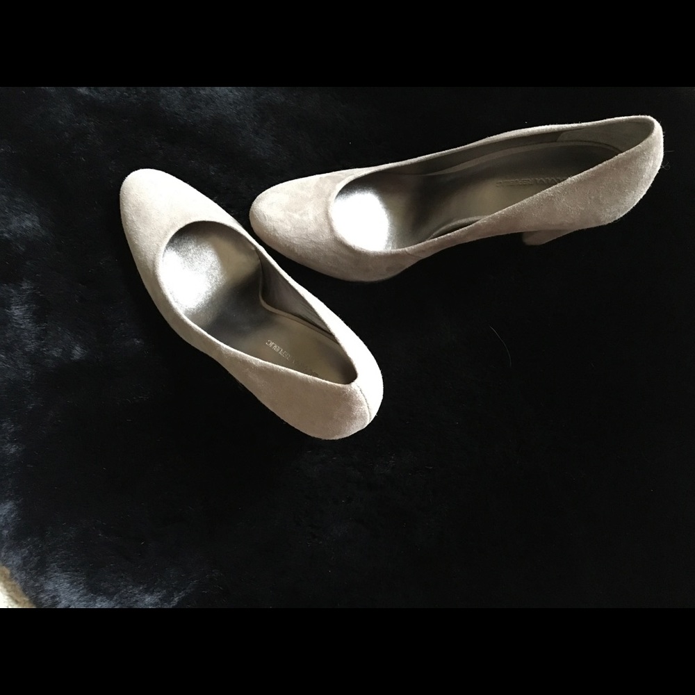 Banana Republic suede pumps with 3” heels